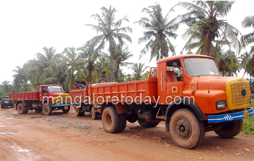 Sand lorries seized at Adam Kudru, Mangalore